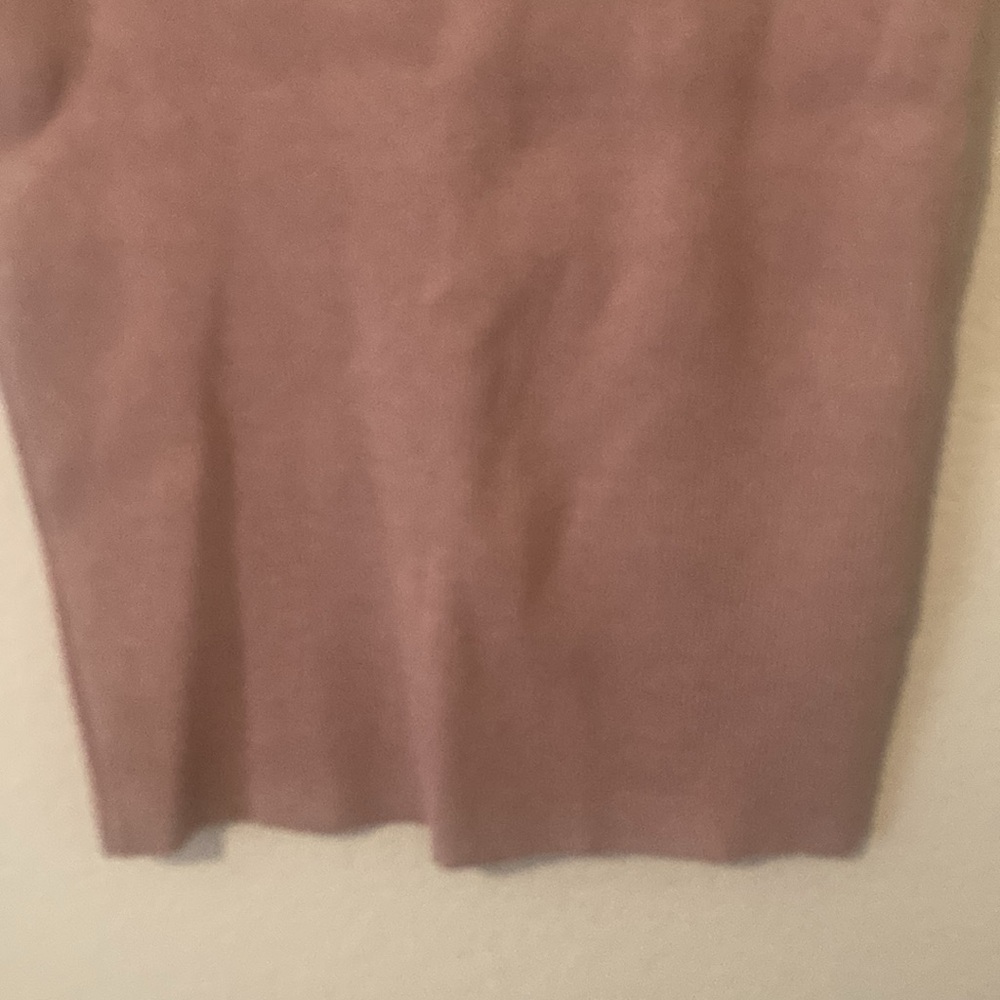 Chic Ribbed Pencil Skirt in Blush Pink - Picture 3 of 3
